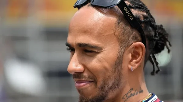 Hamilton fala sobre trocar Mercedes pela Ferrari